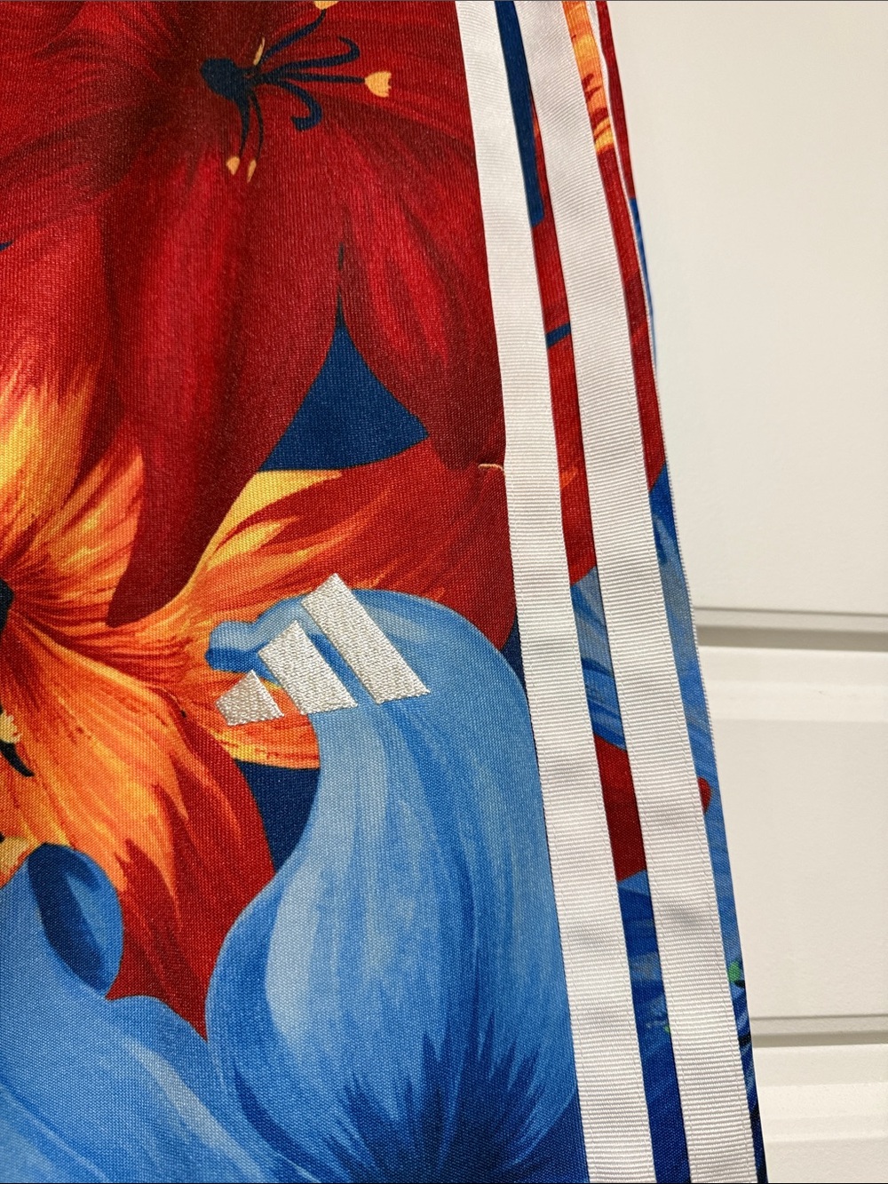Adidas x Farm Rio Floral Tracksuit Set Size M Red Blue Tropical Boho Festival - Picture 11 of 12